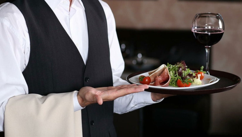 To give or not to give: 4 situations in which you can not leave the waiter a tip To give or not to give: 4 situations in which you can not leave the waiter a tip