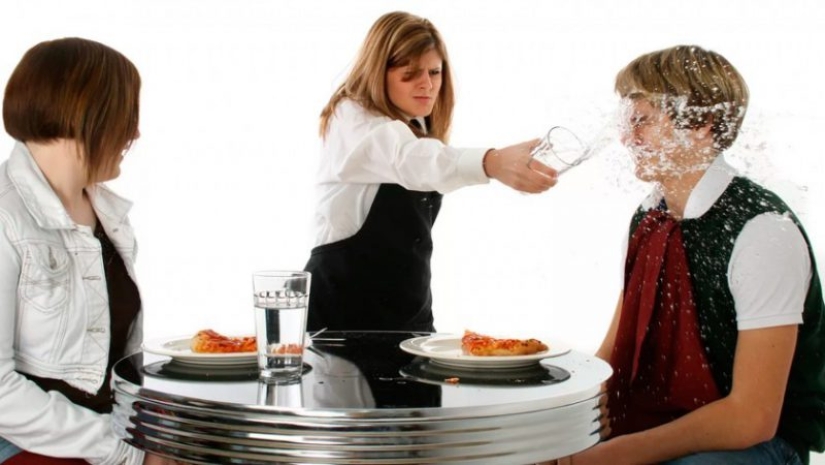 To give or not to give: 4 situations in which you can not leave the waiter a tip To give or not to give: 4 situations in which you can not leave the waiter a tip