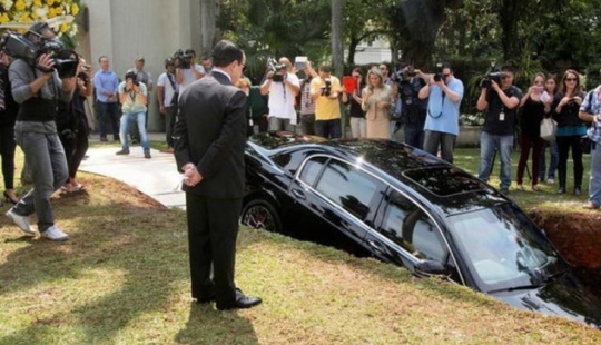 To the light will take? The absurd luxury of the graves of the Gypsy Baron