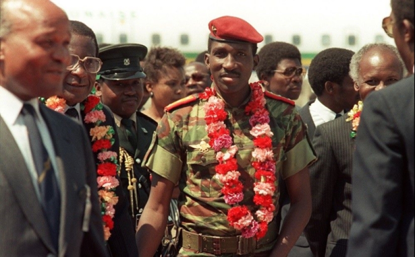 Toma Sankara es el único presidente honesto en la historia que fue asesinado por su mejor amigo Toma Sankara es el único presidente honesto en la historia que fue asesinado por su mejor amigo