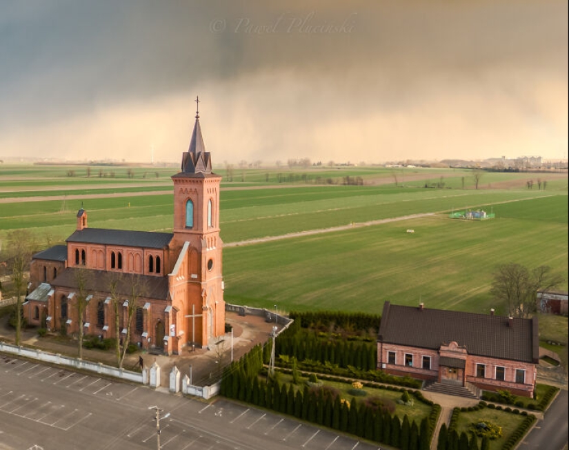 Tomé 10 fotos con dron de Koło y sus alrededores, y esta es la razón por la que creo que este pueblo merece más atención. Tomé 10 fotos con dron de Koło y sus alrededores, y esta es la razón por la que creo que este pueblo merece más atención.