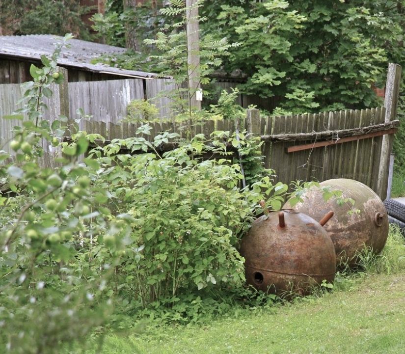 Trash in the fresh air: the Russian village is more alive than all the living