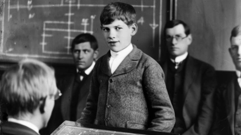 Un genio que huyó de la fama: la triste historia del niño prodigio William Sidis Un genio que huyó de la fama: la triste historia del niño prodigio William Sidis