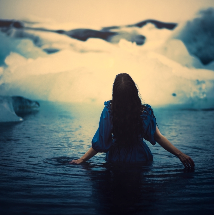 Un oscuro cuento de hadas con el telón de fondo de los fríos paisajes de Islandia Un oscuro cuento de hadas con el telón de fondo de los fríos paisajes de Islandia