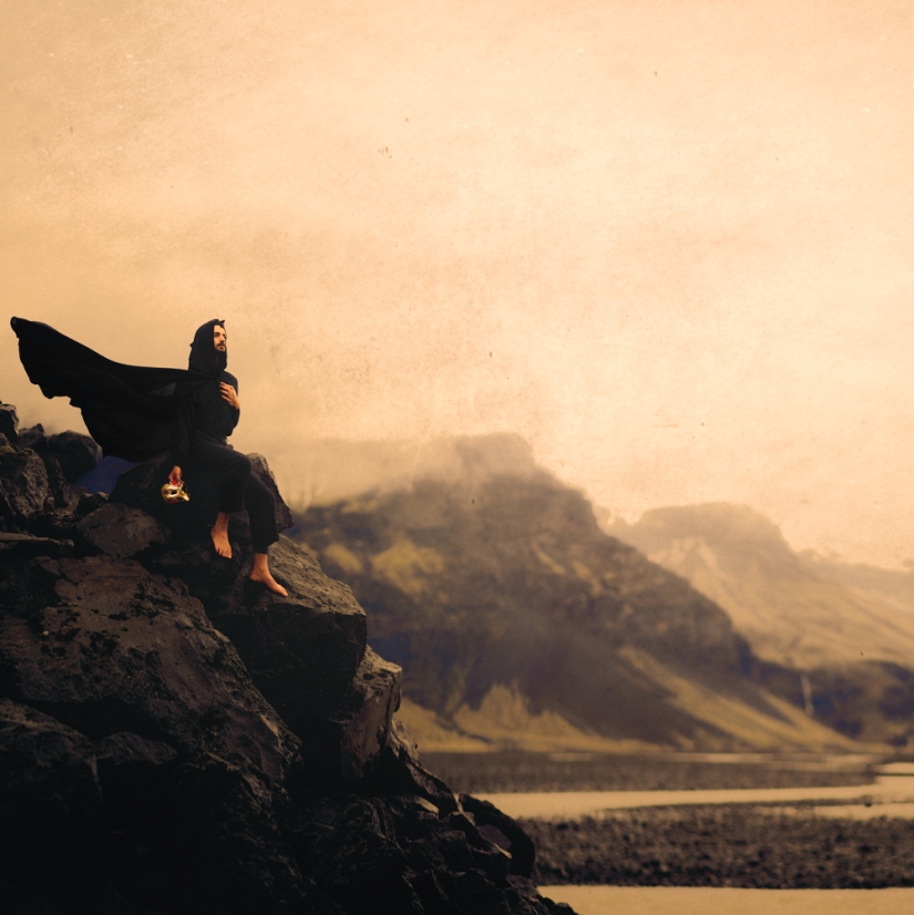 Un oscuro cuento de hadas con el telón de fondo de los fríos paisajes de Islandia Un oscuro cuento de hadas con el telón de fondo de los fríos paisajes de Islandia