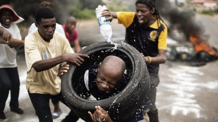 Un símbolo de paz con un pasado sangriento: por qué Nelson Mandela recibió cadena perpetua Un símbolo de paz con un pasado sangriento: por qué Nelson Mandela recibió cadena perpetua