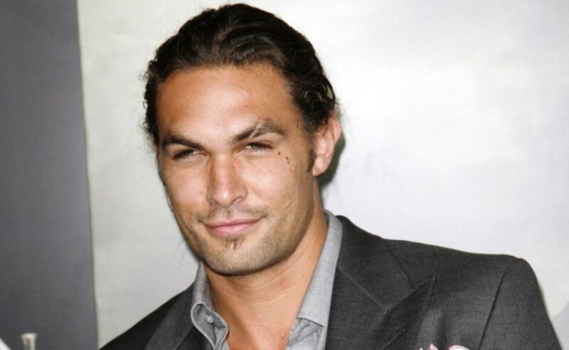 Una característica de la cara masculina que aumenta el atractivo para el sexo casual se llama