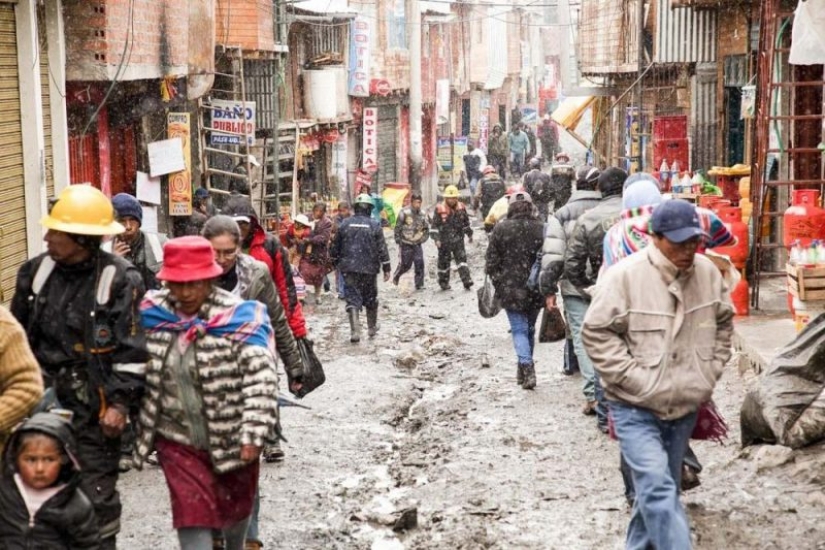 Under the blue sky is a Golden city, or Why you are traveling to La Rinconada