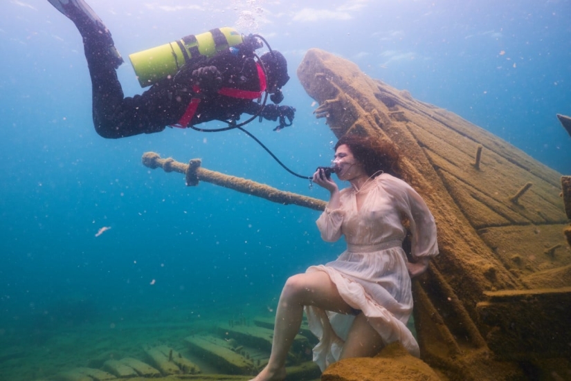 Underwater photo shoot in the icy water of a Canadian lake — a new Guinness record Underwater photo shoot in the icy water of a Canadian lake — a new Guinness record