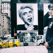 Unexpected street scenes of new York and tel Aviv in the lens of master street-photo by Ronen Berka
