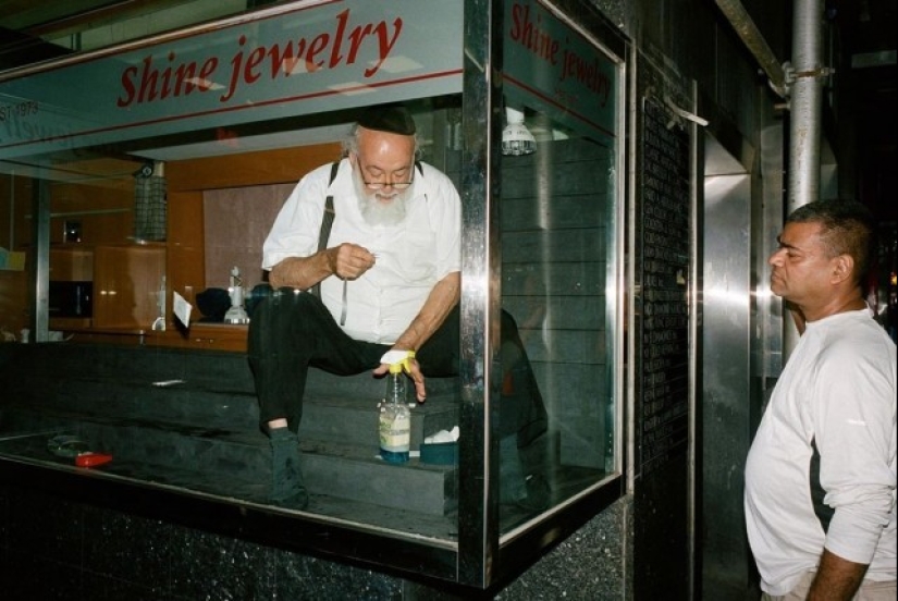 Unusual photos of New Yorkers from "paparazzi for strangers" Daniel Arnold Unusual photos of New Yorkers from "paparazzi for strangers" Daniel Arnold