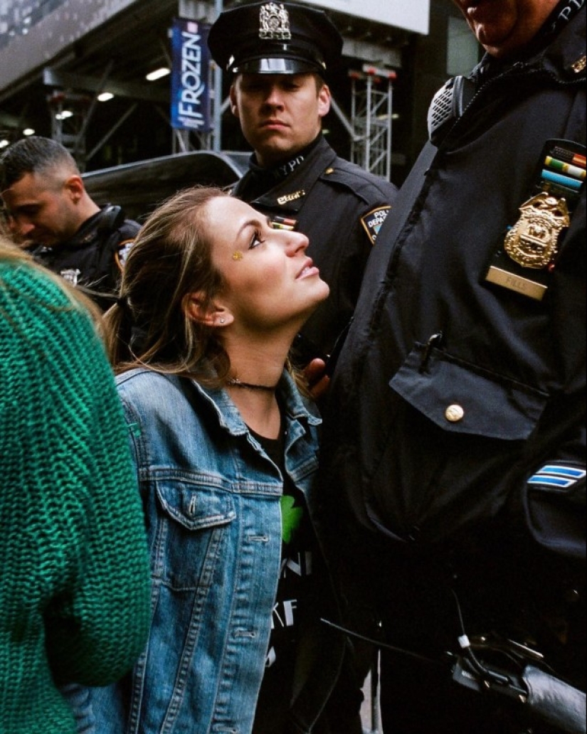 Unusual photos of New Yorkers from "paparazzi for strangers" Daniel Arnold Unusual photos of New Yorkers from "paparazzi for strangers" Daniel Arnold