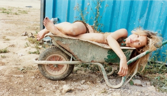 Unusual shots of hooligan celebrities from fashion photography Juergen Teller Unusual shots of hooligan celebrities from fashion photography Juergen Teller