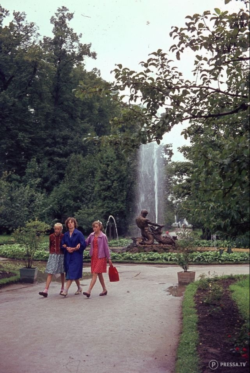 USSR in color: photographs of streets of Leningrad in the 1960s of the year USSR in color: photographs of streets of Leningrad in the 1960s of the year