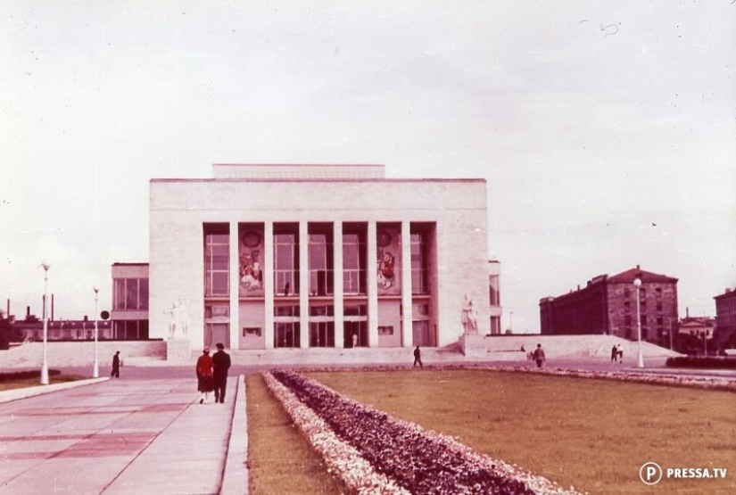 USSR in color: photographs of streets of Leningrad in the 1960s of the year USSR in color: photographs of streets of Leningrad in the 1960s of the year