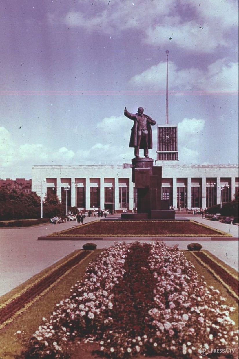 USSR in color: photographs of streets of Leningrad in the 1960s of the year USSR in color: photographs of streets of Leningrad in the 1960s of the year