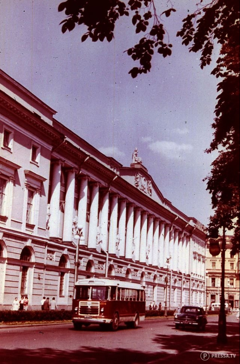 USSR in color: photographs of streets of Leningrad in the 1960s of the year USSR in color: photographs of streets of Leningrad in the 1960s of the year