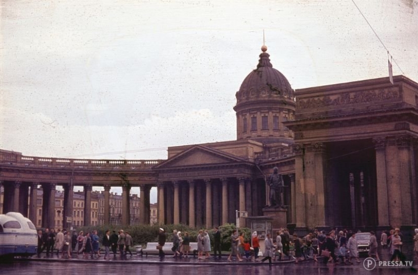 USSR in color: photographs of streets of Leningrad in the 1960s of the year USSR in color: photographs of streets of Leningrad in the 1960s of the year