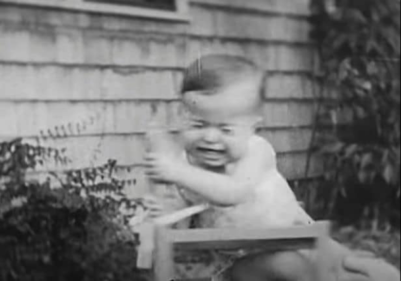 Víctima de la ciencia: cómo una pareja de psicólogos hizo de su hijo un sujeto de prueba en un experimento con un chimpancé Víctima de la ciencia: cómo una pareja de psicólogos hizo de su hijo un sujeto de prueba en un experimento con un chimpancé