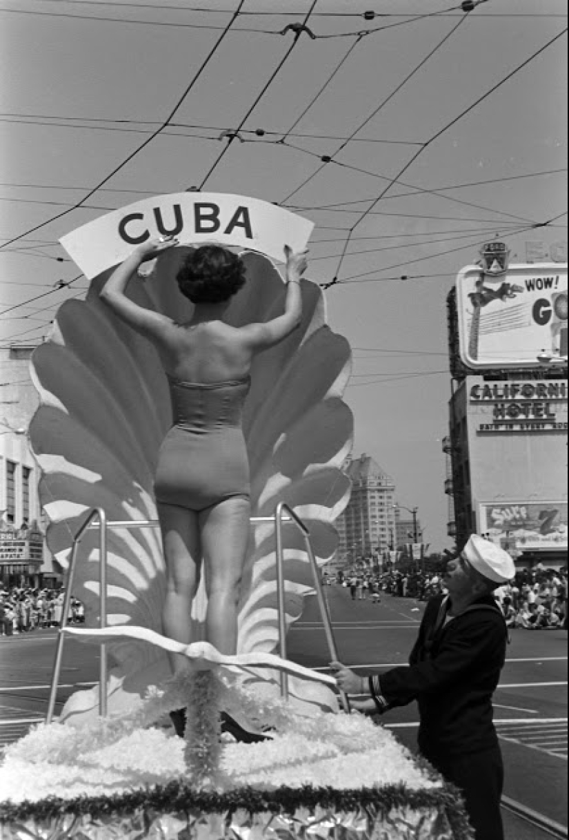 Ver los participantes en el concurso de "Miss universo" 50 años