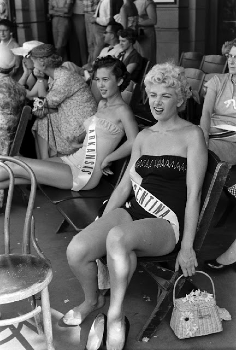 Ver los participantes en el concurso de "Miss universo" 50 años