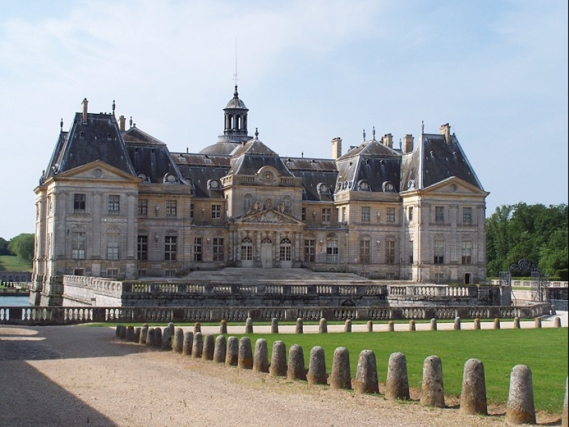 Versailles — a magnificent palace in which there was not a single toilet