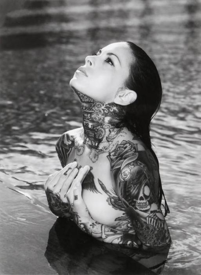 Vestida con un tatuaje: "pintó" las musas de Warwick San