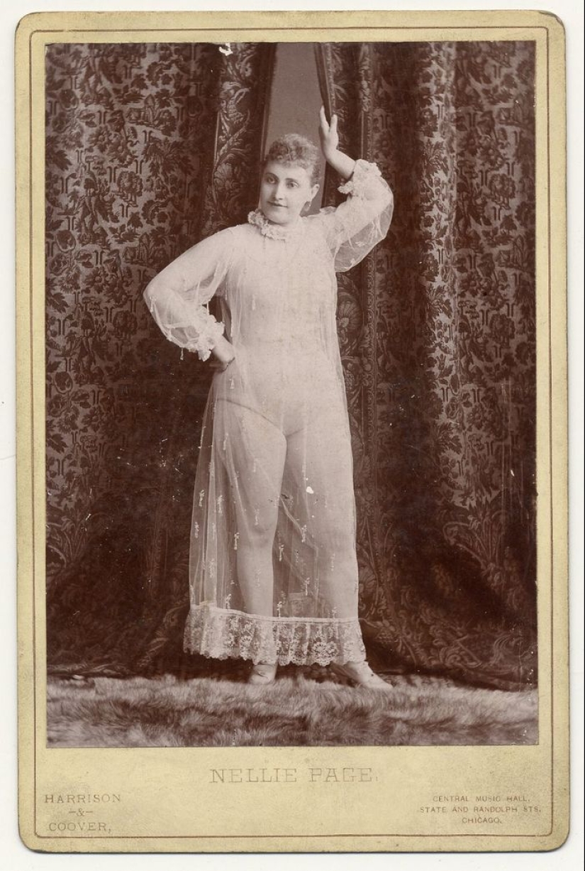 Victorian era burlesque dancers