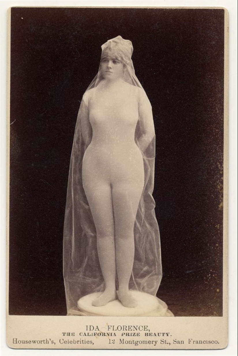 Victorian era burlesque dancers