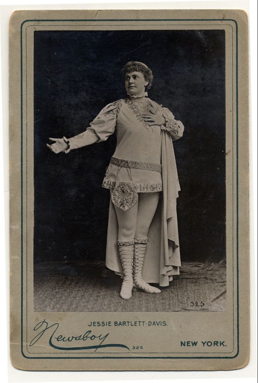 Victorian era burlesque dancers