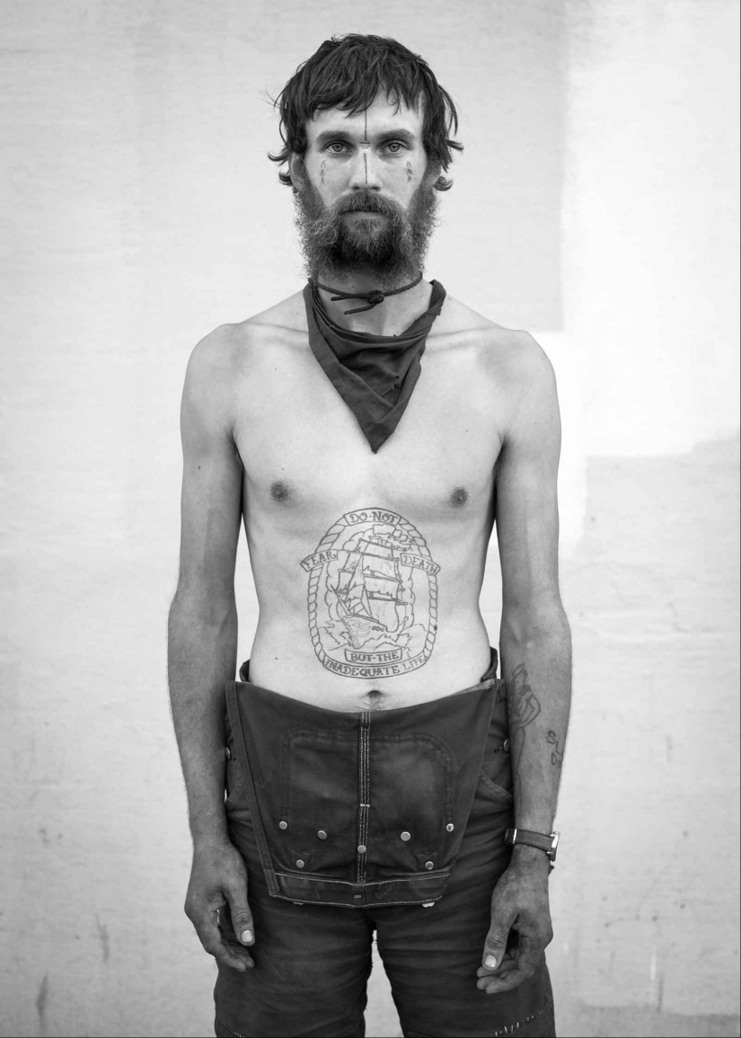 Vida sin reglas: Retratos de rebeldes en el Proyecto Objetos Perdidos