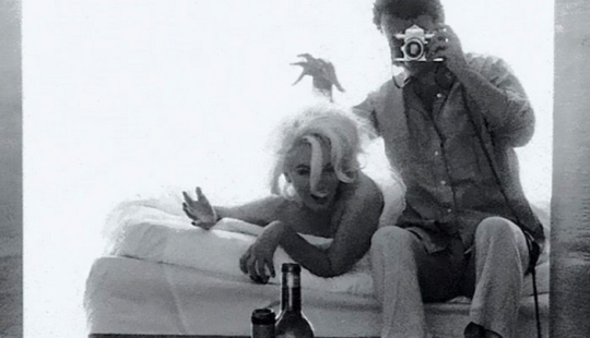 Vintage Celebrity Selfies Taken before It became Mainstream Vintage Celebrity Selfies Taken before It became Mainstream