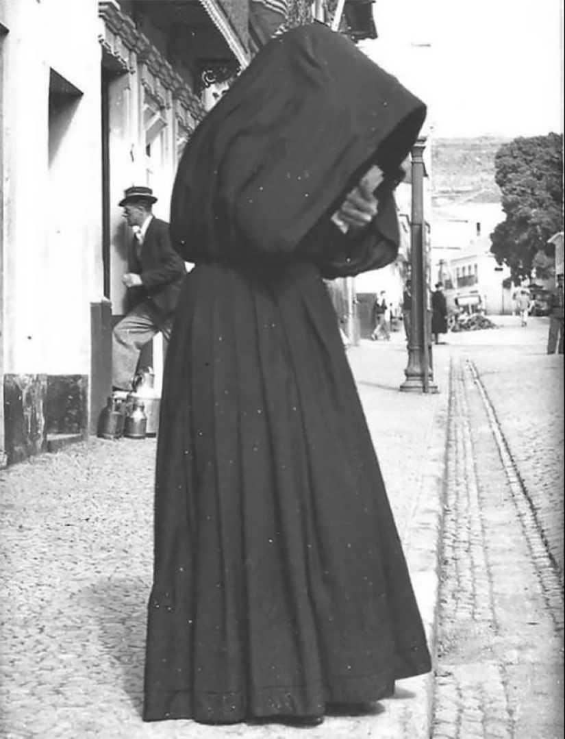 Vintage photos of Portuguese women in giant hoods from the Azores