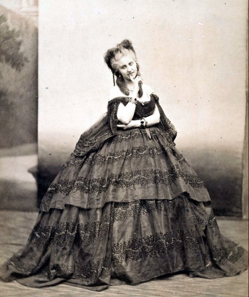 Virginia Oldoini - Countess, mistress of the Emperor and the first model of the XIX century Virginia Oldoini - Countess, mistress of the Emperor and the first model of the XIX century