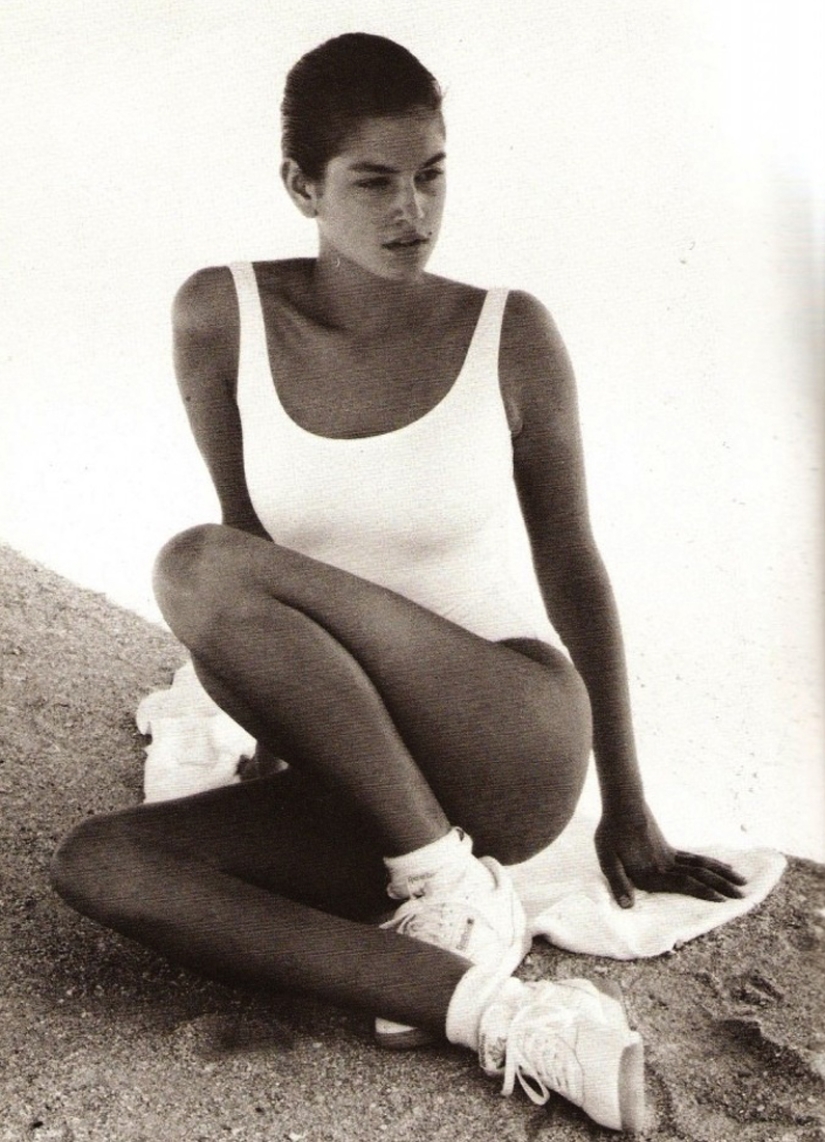 ¡Viva el verano! Fotos antiguas de bellezas famosas en la playa.