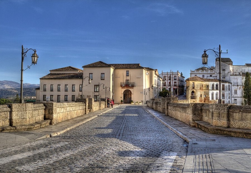 Volando sobre el desfiladero de Ronda: una ciudad extraordinaria en las rocas Volando sobre el desfiladero de Ronda: una ciudad extraordinaria en las rocas