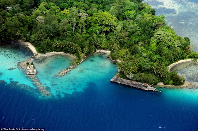 War Machines of the Second World War, lost on distant islands in the Pacific Ocean