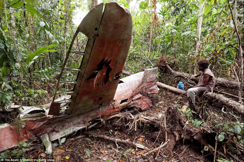 War Machines of the Second World War, lost on distant islands in the Pacific Ocean