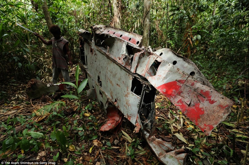 War Machines of the Second World War, lost on distant islands in the Pacific Ocean