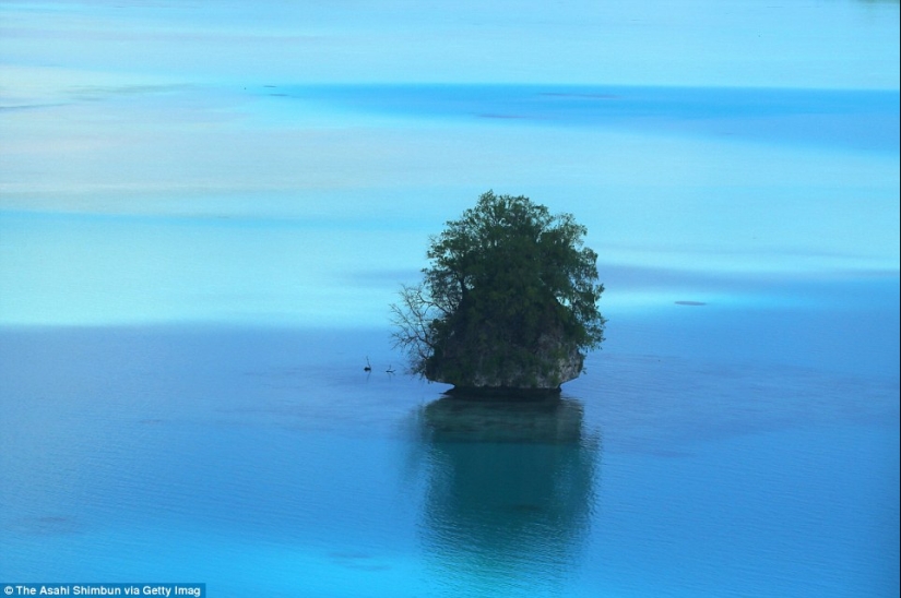 War Machines of the Second World War, lost on distant islands in the Pacific Ocean