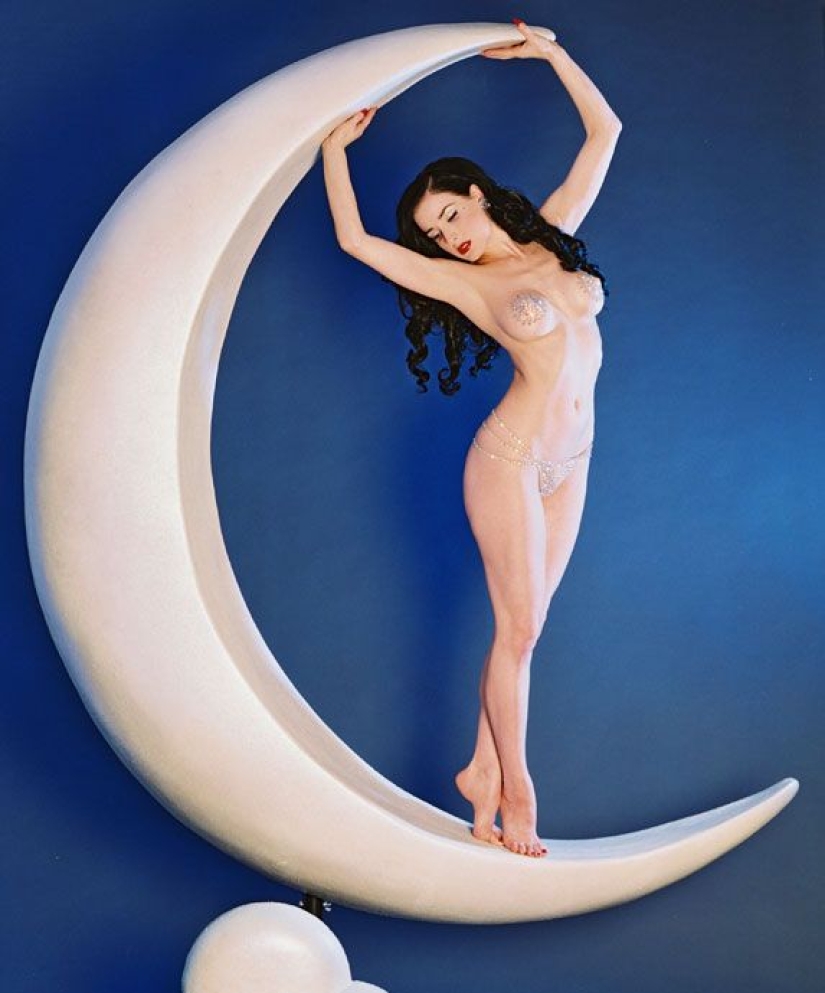 We just couldn't get past these photos of Dita von Teese