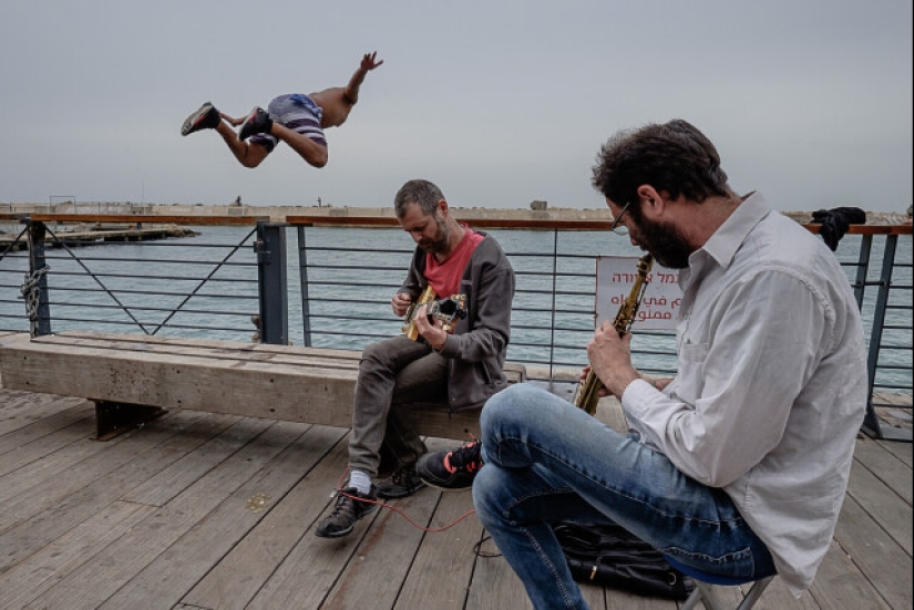 &quot;We shoot to make people ask questions&quot;: a selection of photos desperately demanding explanations