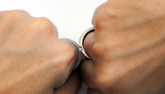 Wedding rings that become one
