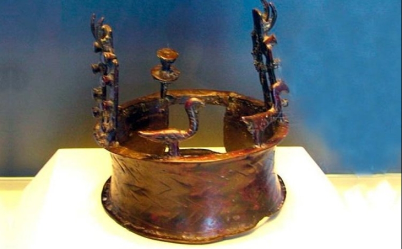 What 15 of the Most Amazing Crowns in History Look Like