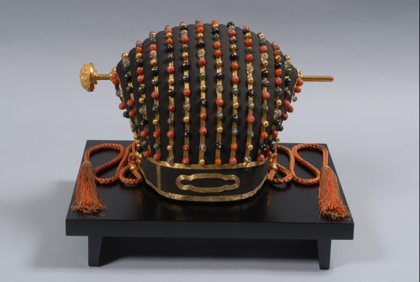 What 15 of the Most Amazing Crowns in History Look Like