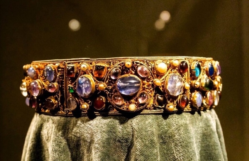 What 15 of the Most Amazing Crowns in History Look Like