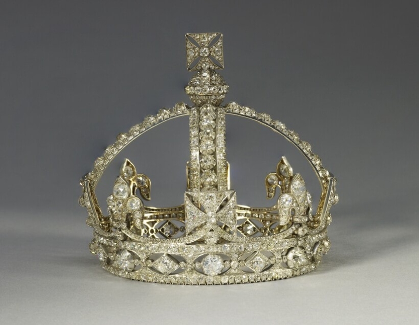 What 15 of the Most Amazing Crowns in History Look Like