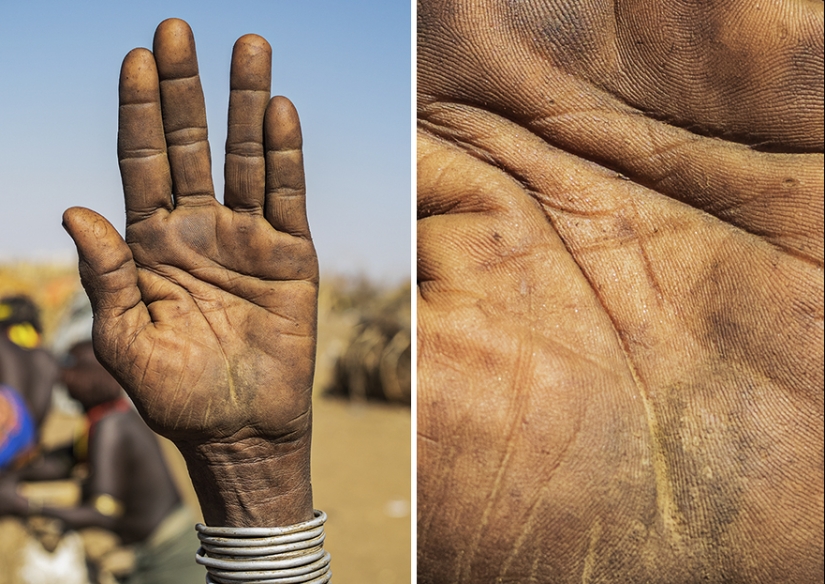 What a person's hands can tell you about. Omar Reda's photo project