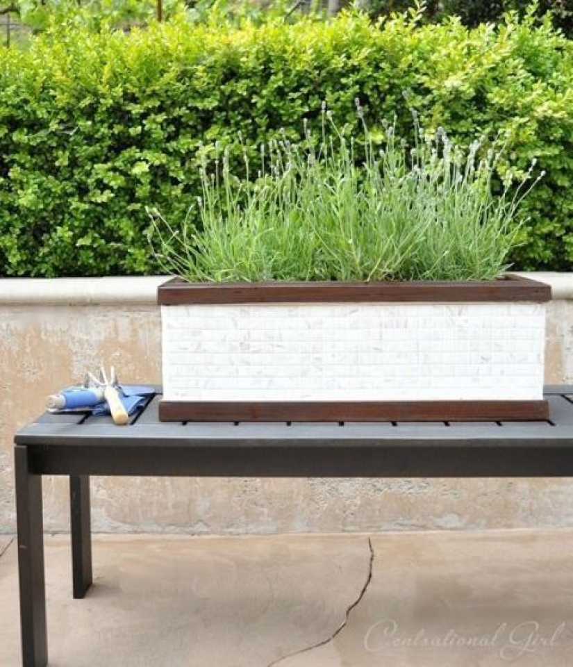 What can be made from the remains of ceramic tiles and mosaics