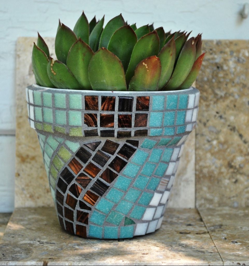 What can be made from the remains of ceramic tiles and mosaics